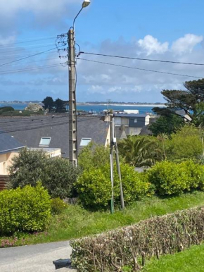 Chez Pierrot et Lucienne au bord de la mer
